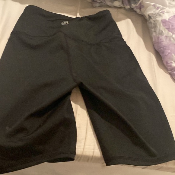 Daisy Fuentes Biker shorts - Picture 4 of 4